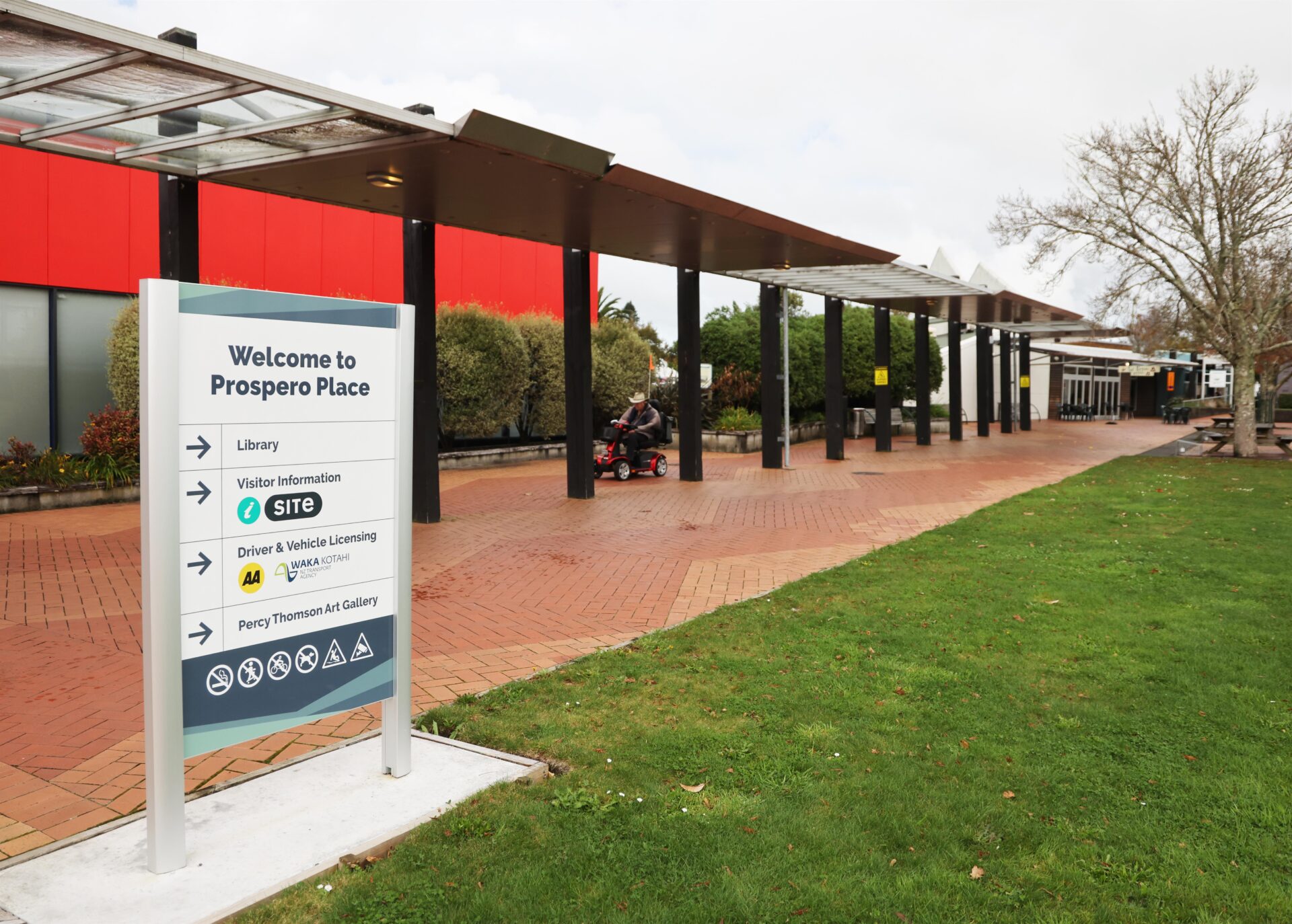 Clutter removed from Prospero Place signage area