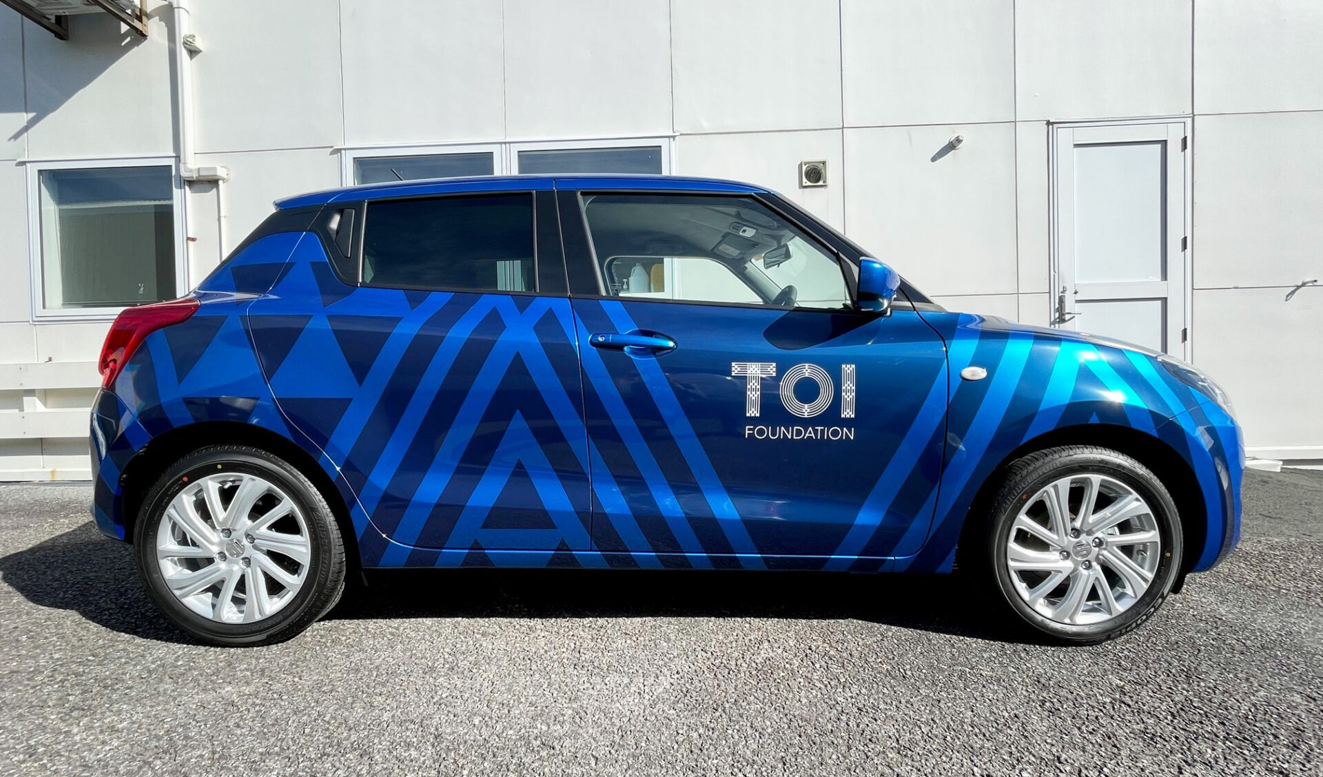 Seamless branded wrap for Toi Foundation car