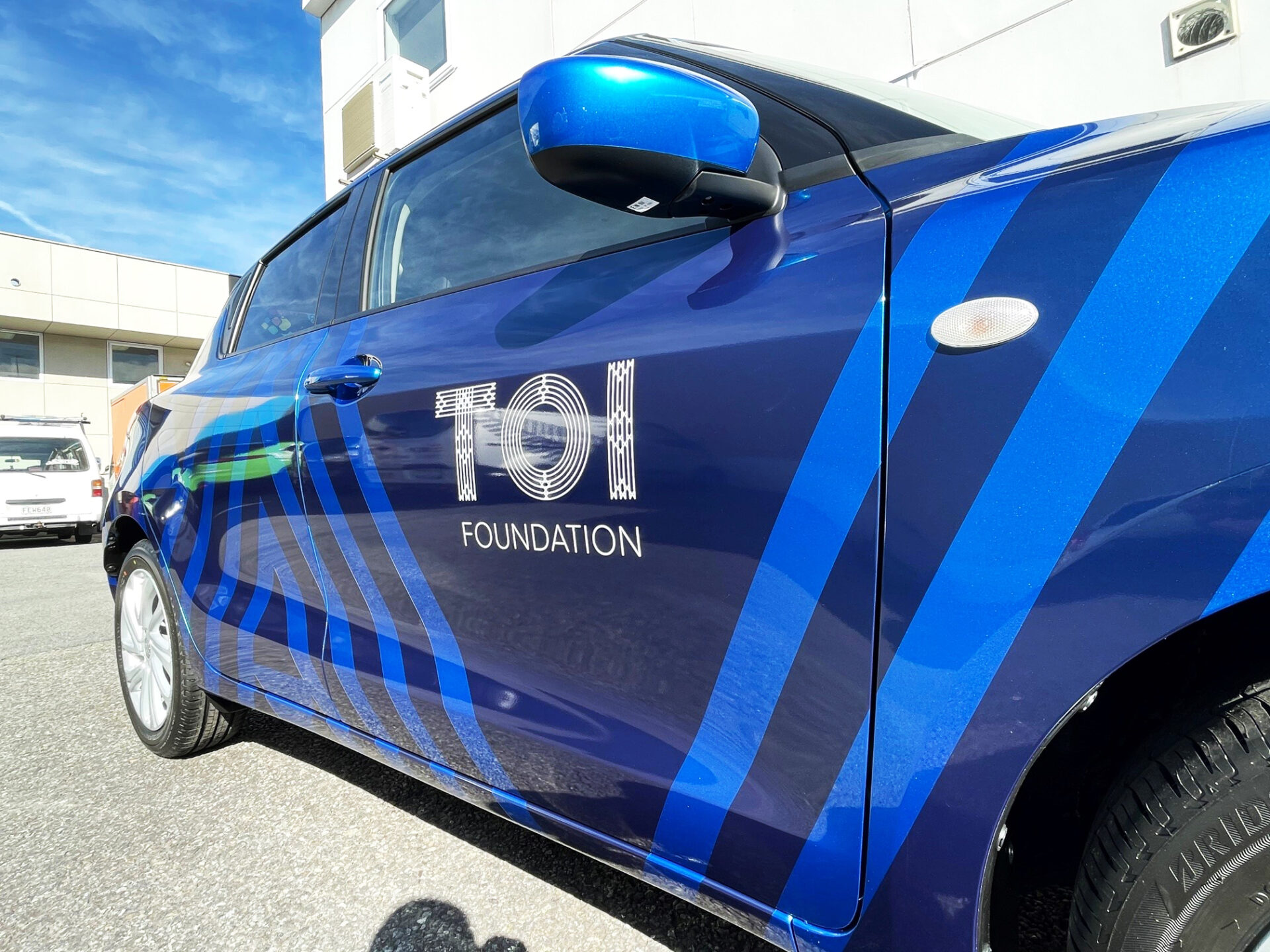 Metallic vinyl graphics on compact vehicle