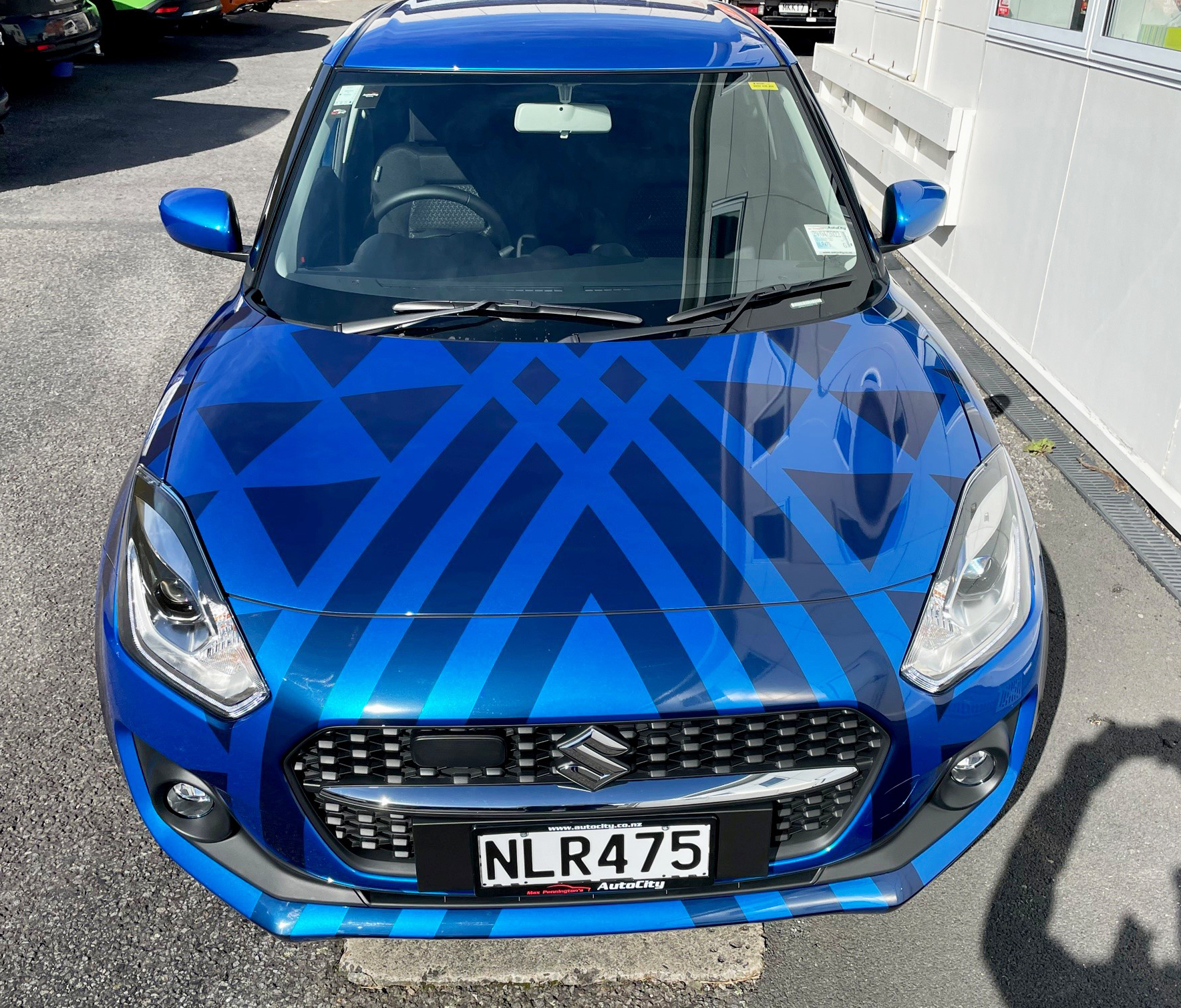 Custom car graphics design on Toi Swift